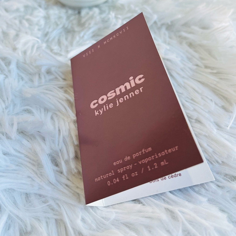 3/$15 🌻 cosmic kylie jenner sample